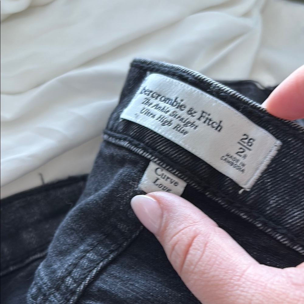 Abercrombie & Fitch Curve Love The Ankle Straight Ultra High Rise Ankle Jeans - Picture 2 of 2